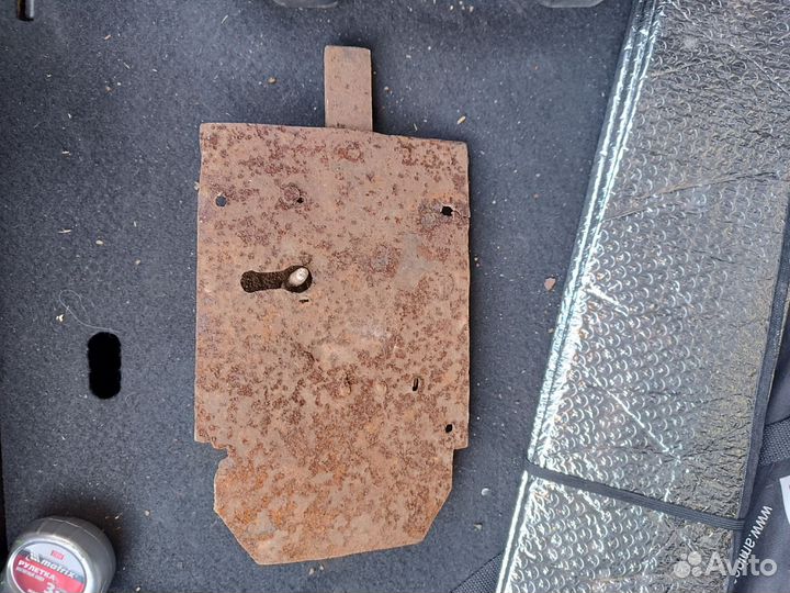 Навесной замок старинный латунный. Амбарный замок