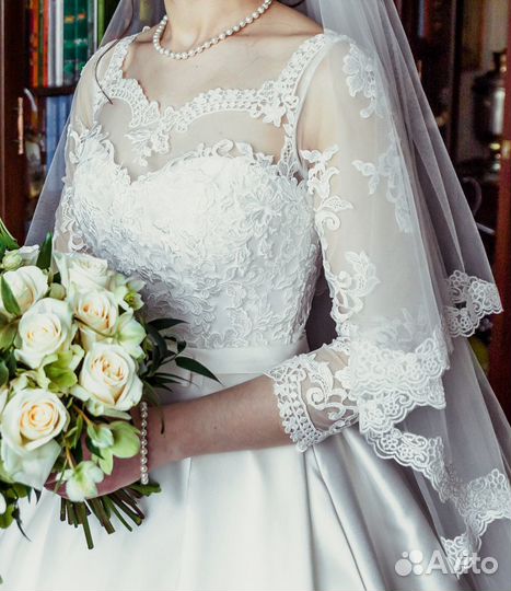 Свадебное платье (А-силуэт) со шлейфом (р. 44-46)
