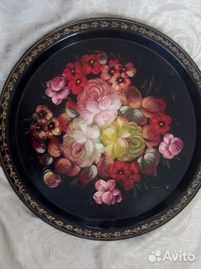 Жостовский поднос и бутылки под святую воду