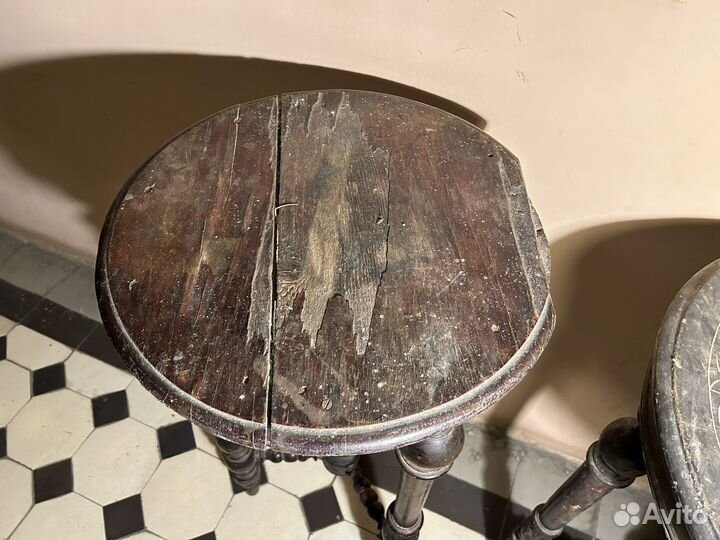 Антикварные деревянные столики