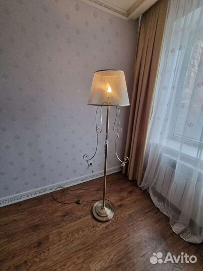 Торшер напольный с абажуром