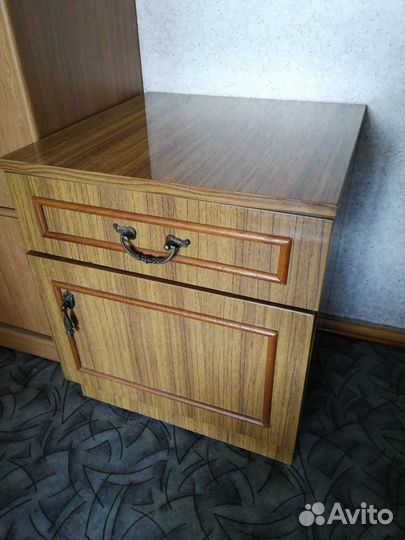 Тумбы прикроватные 2 штуки