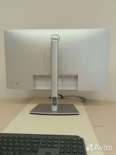 Монитор Dell u2722d 27
