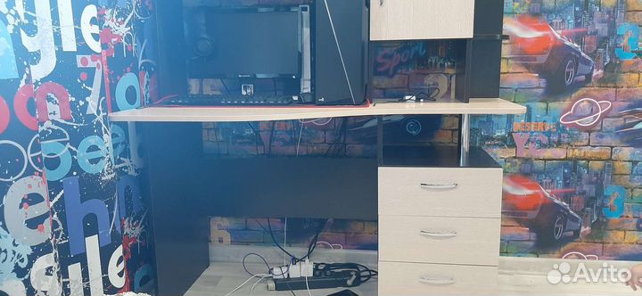 Письменный стол для школьника бу