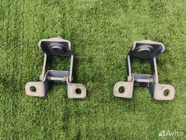 Петли крышки багажника Renault duster 1