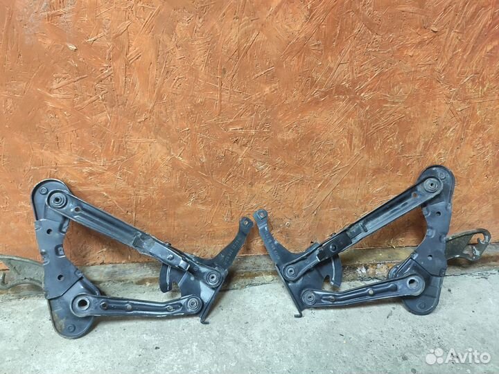 Петли капота Mercedes w140