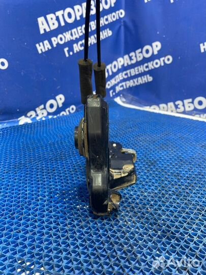 Передний правый замок двери Toyota Camry 40 седан