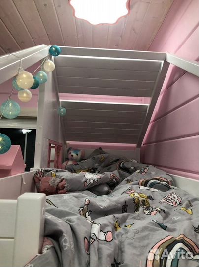 Детская двухъярусная кровать для двоих детей