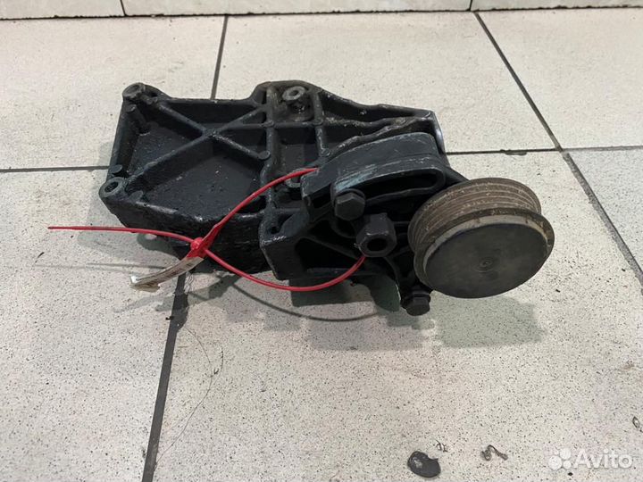 Кронштейн гур Volkswagen Passat B4