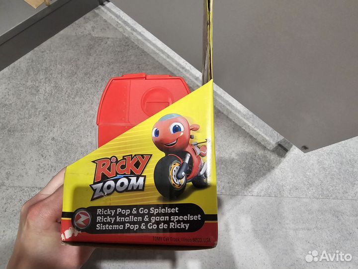 Risky zoom мотоцикл и гараж игрушка