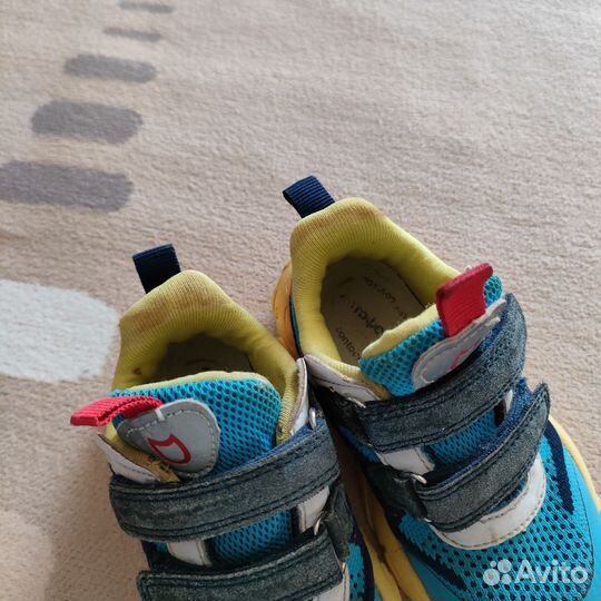 Кроссовки детские