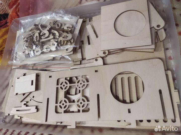 Кухонный гарнитур+ столик