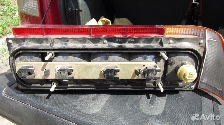 Продам новый задний фонарь Москвич 2141