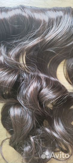 Волосы на заколках шиньон