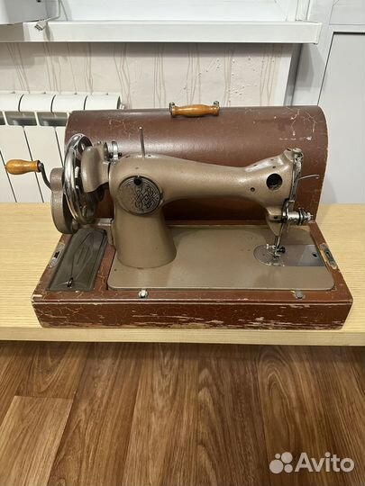 Швейная машина Подольск ручная