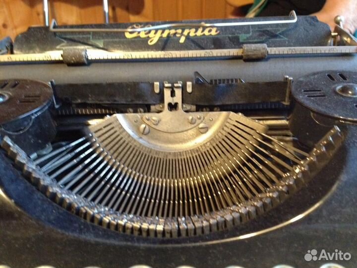 Пишущая машинка 
