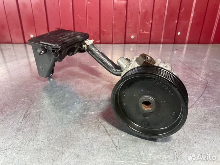 Насос гидроусилителя руля Mercedes C-Class W203