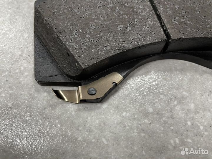 Колодки тормозные передние Toyota LC200