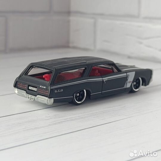 Hot wheels Mercedes и Pontiac
