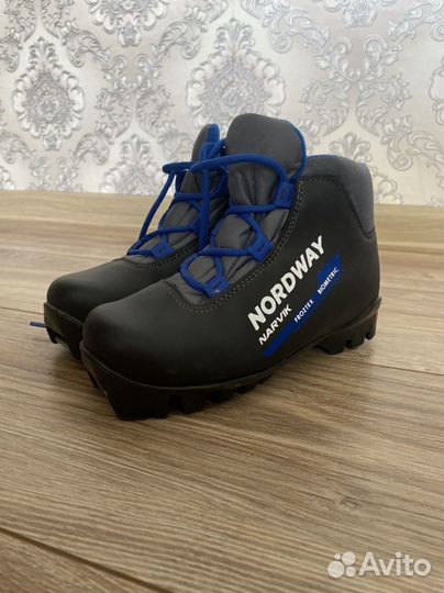 Лыжные ботинки