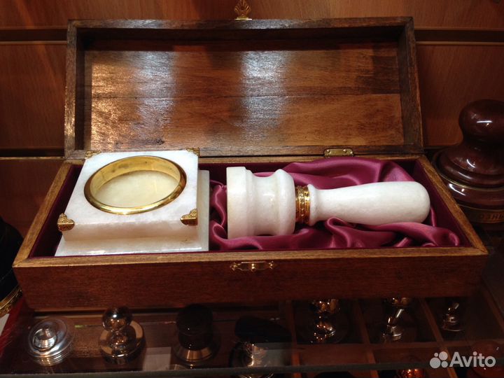 Печать из обсидиана или мрамора