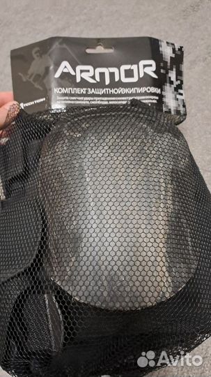 Наколенники и шлем