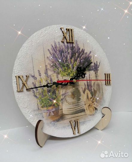 Часы на подставке