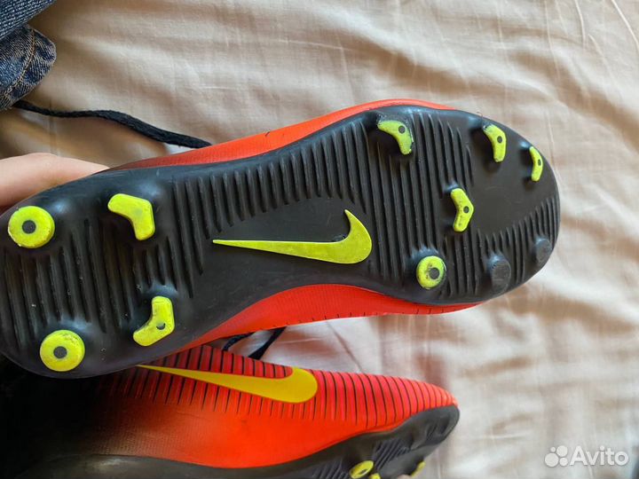 Футбольные бутсы nike