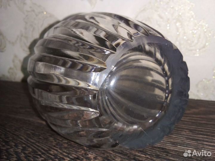 Вазы конфетницы хрусталь и цветное стекло