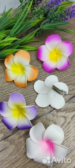 Заколки с цветами 5 штук
