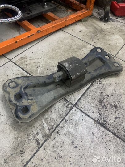 Подушка АКПП Mercedes-Benz w203