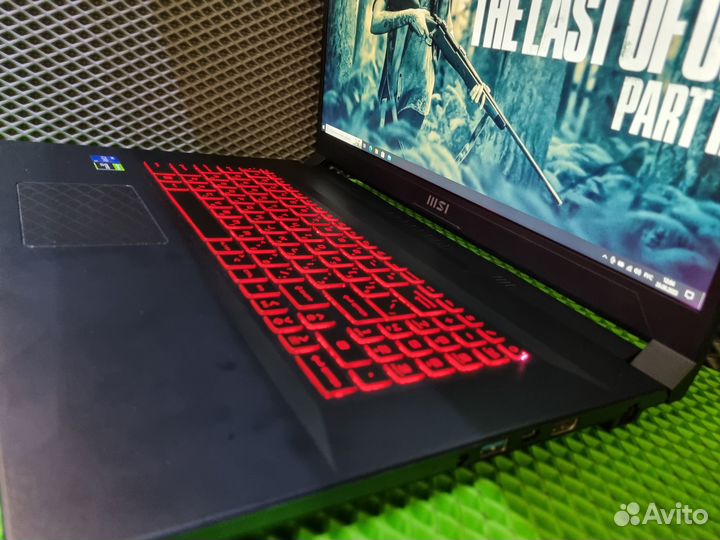 Ноутбук MSI 17.3