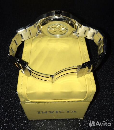 Часы invicta