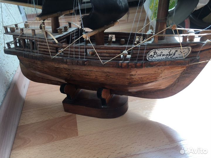 Деревянный парусник