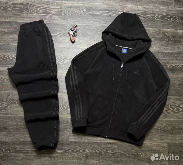 Спортивный костюм adidas