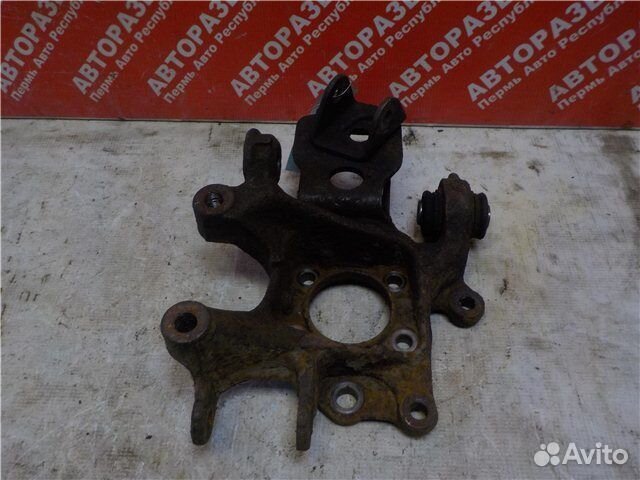 Кулак задний левый Toyota Rav 4 2006-2013