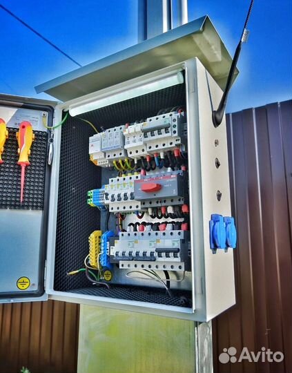 Услуги частного электрика. Замена розеток