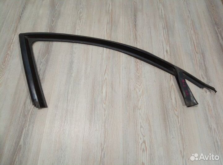 Уплотнитель перед проема стекла двери Renault mega