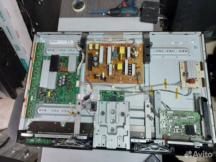 Телевизор LG 42PG200R (Разбор)(По запчастям)