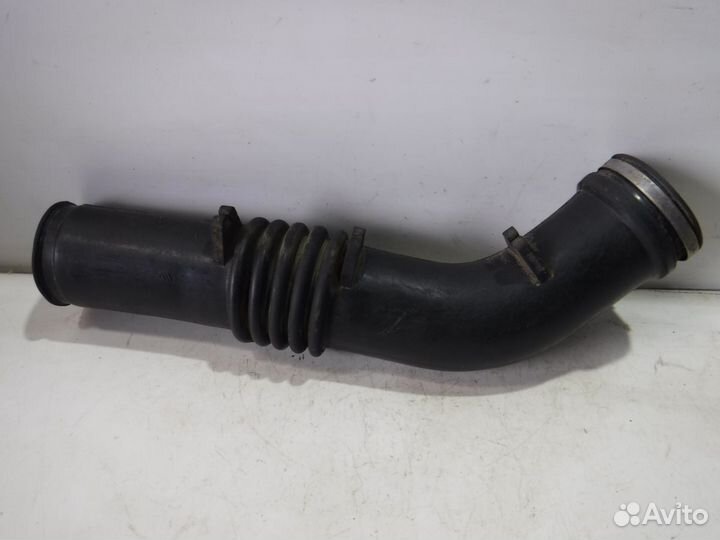 Патрубок воздушного фильтра Nissan Vanette С23