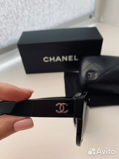 Солнцезащитные очки Chanel женские