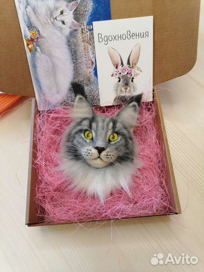 Брошь из шерсти