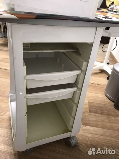 Стол для маникюра с вытяжкой