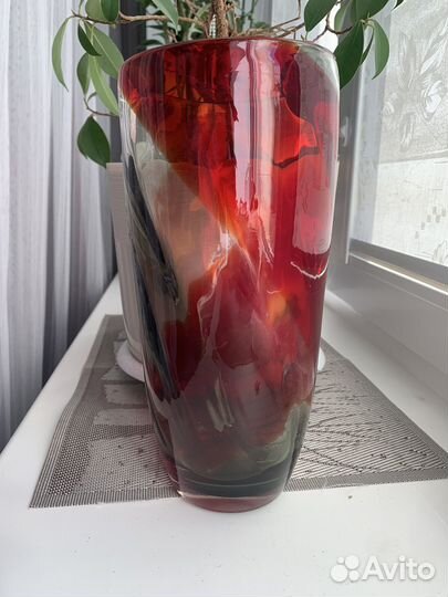 Ваза из цветного стекла