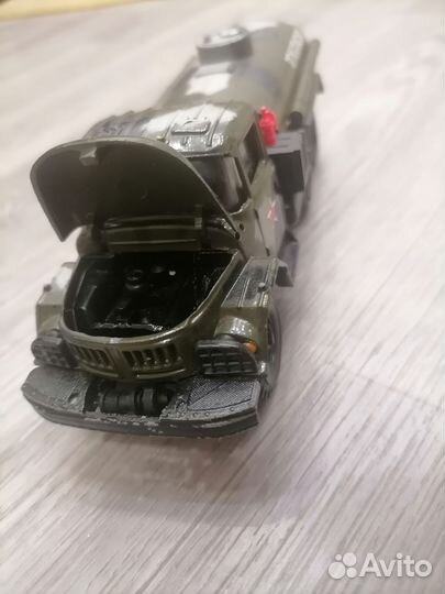 Коллекционная машинка бензовоз