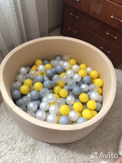 Сухой бассейн с шариками