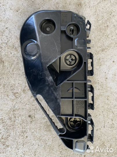 Кронштейн бампера передний левый Тойота Хайлюкс 8