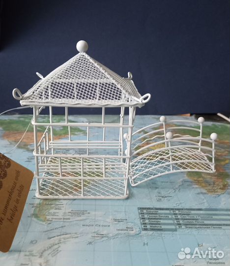 Металлическая беседка с мостиком, белая