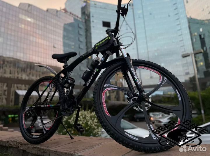 Велосипед BMW на литых дисках