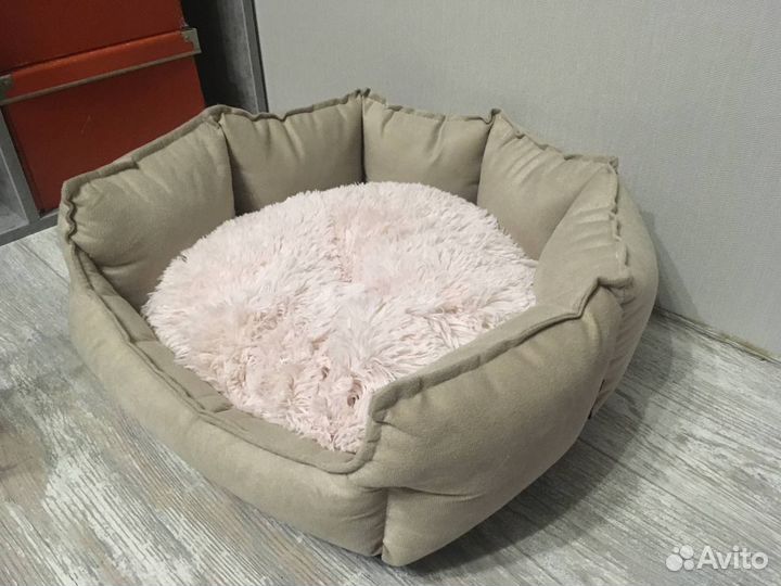 Лежак для кошкии собаки с искуственным мехом